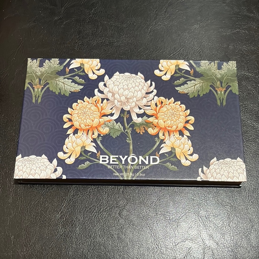 Beyond Better Than Better Dasiy Chain Shimmer & Matte Eyeshadow Palette New